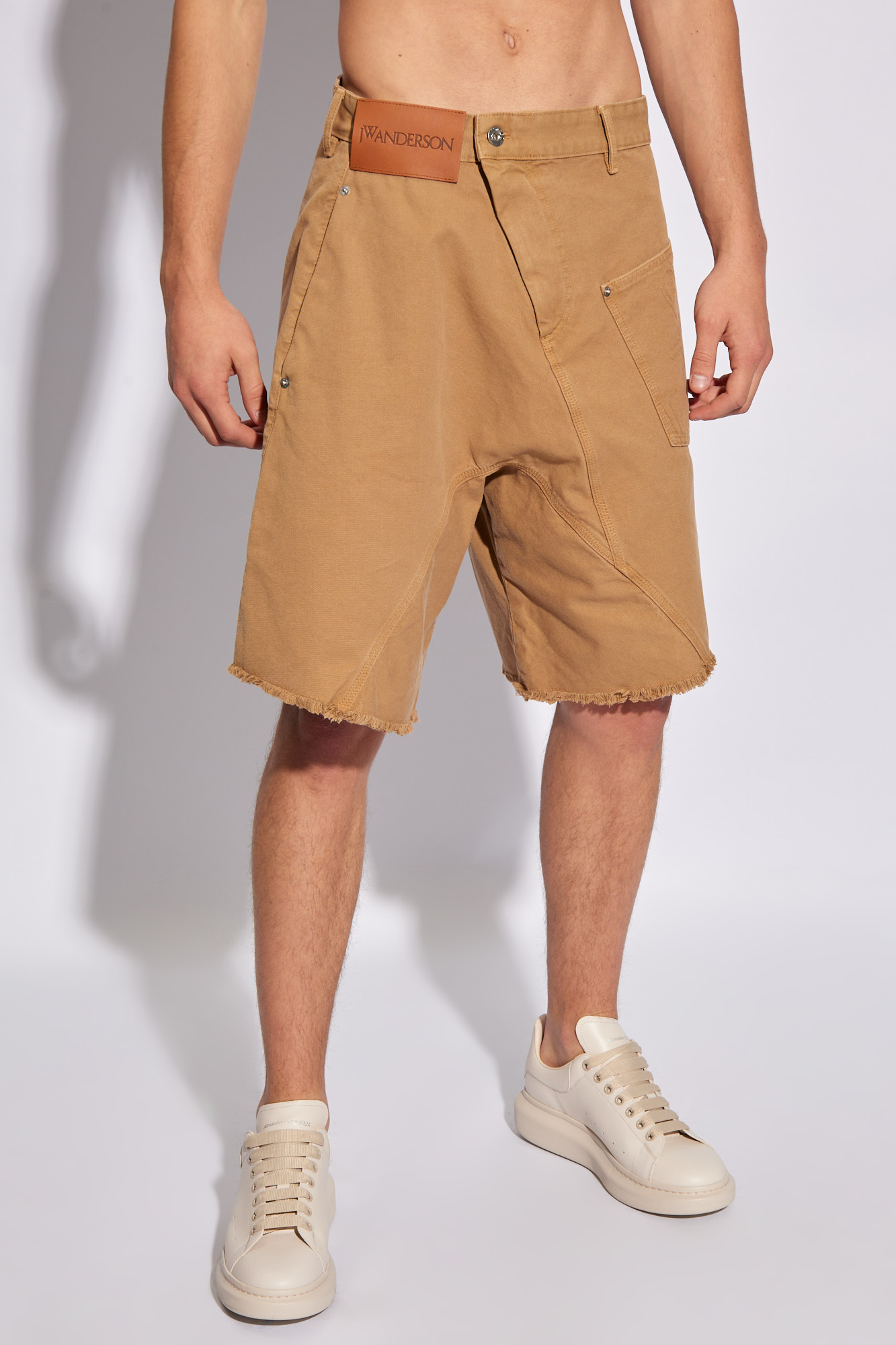 【送料&関税込】J.W. Anderson Shorts In Brown Cotton Brown Aged Denim Shorts by JW Anderson on Sale